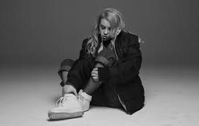 Videos matching billie eilish roblox music codes2019. Wallpaper Black White Jacket Blonde Black And White Singer Sneakers Singer Billie Eilish Billy Iles Images For Desktop Section Muzyka Download