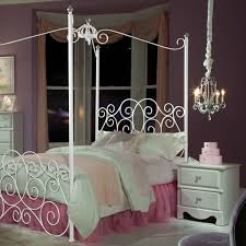 Choose from traditionally designed sets with dramatic wood accents and sweeping gilded curtains or minimalist pieces with industrial. 20 Queen Size Canopy Bedroom Sets Home Design Lover