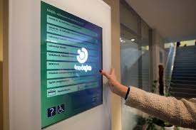 Автомобіль своєму клієнту у межах акції автозабава. Rekord Hitelkihelyezesekre Szamit Az Otp Bank