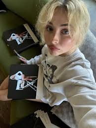 Listening to Ariana Grande 's 'Sweetener' album