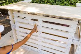 Diy This Pool Bar Made From Pallets To Step Up Your Backyard Game In 2020 Bar Made From Pallets Diy Outdoor Bar Outdoor Pallet Bar