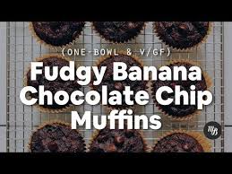 The Fudgiest Plant Based Gluten Free Chocolate Muffins Made In 1 Bowl With Wholesome Ing Banana Chocolate Chip Banana Chocolate Chip Muffins Chocolate Banana