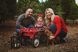Pin By Dina Pendergrass On Christmas Photos Family Christmas Card Pictures Christmas Photoshoot Family Christmas Pictures