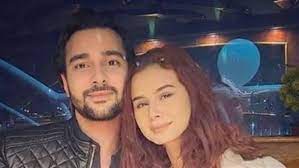 إلى جميع الأصدقاء الذين جمعتنا بهم وسائل التواصل الاجتماعي كل عام ونحن على وصال مهما ابتعدت المسافات وكل عام وأنتم بخير. Ù„Ù‡ 3 Ø£Ø¨Ù†Ø§Ø¡ Ù…Ø¹Ù„ÙˆÙ…Ø§Øª Ø¹Ù† Ù…Ø­Ù…ÙˆØ¯ Ø§Ù„Ù…Ù‡Ø¯ÙŠ Ø²ÙˆØ¬ Ø§Ù„ÙÙ†Ø§Ù†Ø© Ù…Ù†Ø© Ø¹Ø±ÙØ©