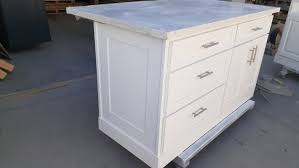 Kitchen Island With White Quartz Top