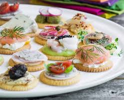 Canapes Mit Crackern Fur Die Nachste Party Rezept Appetithappchen Rezepte Ostern Essen Raffinierte Vorspeisen