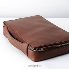 レザーエッセンシャルトラベルバッグ Ipadプロ10 5 Ipad Proの9 7 トラベルバッグ Etsy In 2020 Leather Travel Bags Travel Tech Organizer