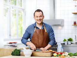 Men ingen sitter säkert, det gäller att hela tiden prestera på topp för att få vara kvar i tävlingen. Sveriges Masterkock Blir Lonnebergas Ambassador Food Supply Se