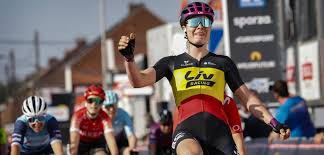 Op het wk baanwielrennen in hongkong hebben jolien d'hoore en lotte kopecky zich als allereerste dames gekroond tot wereldkampioenen ploegkoers. Valerie De Booser Heeft Nieuwe Vriend