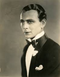 William Collier's Instagram, Twitter & Facebook