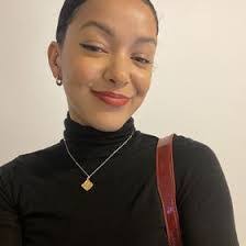 Robyn Thurston's Instagram, Twitter & Facebook