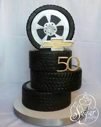 Avec Un Gateau Pareil On A Nous Aussi Envie De Faire 50 Ans Patisserie Sous Forme De Pneus Originale Et Par Tire Cake Cars Theme Cake Birthday Cakes For Men