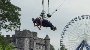 En 2004 six flags holland y el resto de parques que fueron comprados en 1998 cambiaron nuevamente de dueño. Walibi Holland Skydiver Youtube