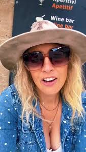 THE GEORGIA GYPSY ☀️Writing Country & Tropical Rock Songs  (@ericasunshinelee) • Instagram-Fotos und -Videos