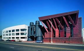 Postmodern Architecture From Las Vegas To Japan Frank Gehry Architecture Frank Gehry Gehry Architecture