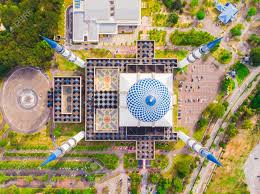 Lebih 30k yang hadir memenuhi seluruh ruangan masjid. Drone View Of Masjid Sultan Salahuddin Abdul Aziz Shah Or Blue Stock Photo Picture And Royalty Free Image Image 115320186