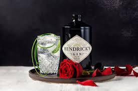 Quinine, the pungent bark extract which gives tonic its distinctive bitterness, had been used against malaria for even longer. Idag Ar Det Internationella Gin Tonic Dagen Tut I Luren Tjock Strupen