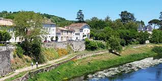 La Boucle De La Plage A Port Sainte Foy Classee Parmi Les 10 Plus Beaux Sentiers De Dordogne En 2020 Port Sainte Foy Et Ponchapt Le Site Officiel De La Commune