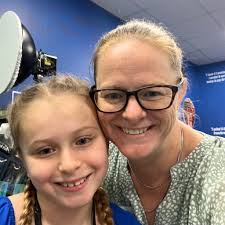 Daughter eats dinner after refusing for a long time