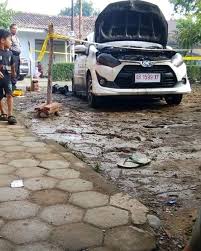 Gambar teras rumah modern minimalis. Mobil Baru Terbakar Depan Rumah Modus Dibakar Atau Terbakar
