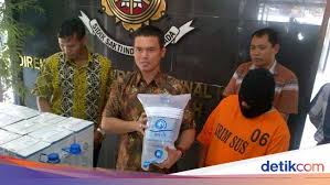 See more of tabung haji :official on facebook. Ini Dia Kemasan Baru Zam Zam Palsu Yang Diproduksi Di Semarang