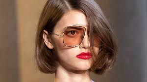 Dai bob messy e ribelli ai tagli scanditi da scalature versatili che mettono in risalto il colore, i trend per la bella stagione ci invitano a sperimentare. Tendenze Capelli Primavera Estate 2021 Cosi Porteremo I Capelli Tutti I Nuovissimi Tagli Di Capelli Per La Primavera