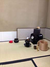 天目台のお稽古 建盞茶碗と利休形のお茶杓と瀬戸のお茶入れと曲げ水指と竹蓋置と唐銅建水 ceremonia del te ceremonia del te japonesa