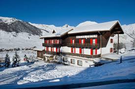 Going down through snowy slopes surrounded by a due to its geographical location, the skiing season in livigno is from late november until early may. Hotel Teola Livigno Italy Ski Holidays From Topflight Ie