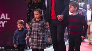 Dieses süße outfit von prinz louis trug damals schon onkel harry! Prinz Louis Er Wachst Anders Auf Als Seine Beiden Geschwister Gala De
