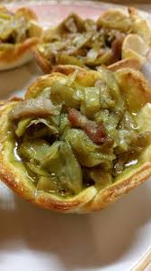 Usiamo il pane per una ricetta particolare. Cestini Di Pane Tramezzini Ripieni Di Carciofi E Pancetta Caffe Zucchero Cannella Ricette Pane Per Tramezzini Cestini Di Pane