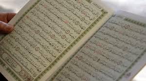 By the time this surah was revealed, the religion of islam was established in arabia and the prophet ﷺ had been widely accepted as the messenger of allaah. Tafsir Surat An Nasr Ayat 2 Republika Online