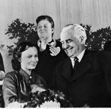 Wenn sie den rundfunkbeitrag per rechnung zahlen, müssen sie in der mitte des jeweiligen quartals (dreimonatszeitraum) drei. Deutsche Vergangenheit Der Lila Drache Und Die Mar Von Der Schonen Ddr Welt