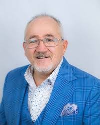 Chris Ellenson's Instagram, Twitter & Facebook