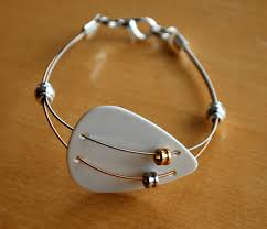 Bracelet Mediator Avec Cordes De Guitare Bijou Musique Musique Bijoux Et Bijoux Faits Maison