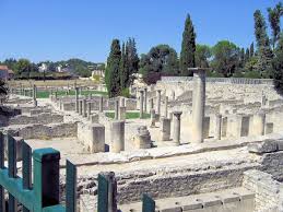 Roman Ruins Provence In Vaison La Romaine Roman Vestiges Can Be Seen Throughout The Town Provence Vacation Provence Provence France