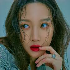 Gayoung Moon's Instagram, Twitter & Facebook