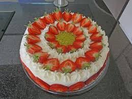 Erdbeertorte Mit Zarter Joghurtcreme Von Alina1st Chefkoch Joghurtcreme Kuchen Und Torten Rezepte Erdbeertorte