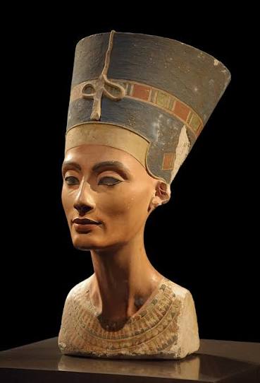 Busto di Nefertiti - Wikipedia