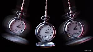 A very simple form of rapid covert hypnosis occurs when someone really wants to know something (interest, focused attention), and an authority figure begins to explain it (reduced critical faculty; Trance As A Therapy A Hypnosis Self Experiment Science In Depth Reporting On Science And Technology Dw 08 03 2018