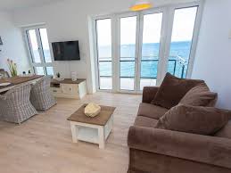 4 gäste • 69 m²; Meerblick Wohnzimmer Balkon Kuche 2 Schlafzimmer 2 Bader Komfort Ferienwohnung Steuerbord By Meer Ferienwohnungen Die Komfort F Wohnung Ferienwohnung Wohnen