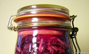 Rotkohl Fermentieren Variationen Mit Roter Beete Und Ingwer Sauerkraut Selbst Gemacht Fermentiertes Gemuse Fermentieren