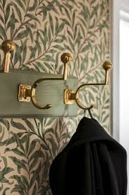 1001 Idees Pour Un Papier Peint Trompe L œil Les Decos Qui Produisent Des Grands Effets En 2020 Papier Peint Fond D Ecran Scandinave Porte Manteau Vintage