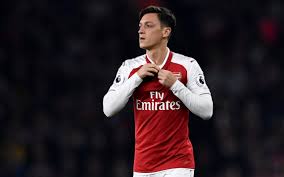Mesut özil'in f.bahçe'nin kendisiyle ilgili yaptığı paylaşıma sarı lacivert kalplerle yanıt vermesiyle transferin bitişi müjdelendi. Mesut Ozil Agrees New 350 000 A Week Deal To Become Arsenal S Highest Paid Player