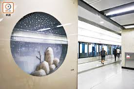 宋皇臺站（英語： sung wong toi station ），建造初期稱為土瓜灣站，是一個位於香港九龍 九龍城區 馬頭涌 世運道，屬於港鐵 屯馬綫待啟用的鐵路車站，屬沙田至中環綫（大圍至紅磡段）工程的一部份。 車站鄰近馬頭涌 宋王臺與世運道 ，主要服務啟德發展計劃2a及2b區、馬頭涌、馬頭圍及九龍城 南角. å®‹çš‡è‡ºç«™å±•å‡º400ä»¶æ–‡ç‰©æŠ¬é ­è¦‹j2å¤äº• æ±æ–¹æ—¥å ±