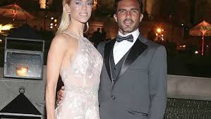 La modelo nicole neumann y el futbolista fabián cubero sorprendieron en sus redes sociales. Nicole Neumann Y Fabian Cubero Blanquearon Su Crisis De Pareja Notife