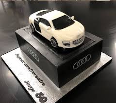 Audi R8 Cake Gateau En Forme De Voiture Gateaux D Anniversaire Elegants Gateau Coccinelle