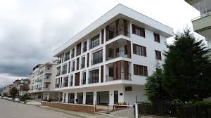 En üst katta oturan komşumun evi çatıdan su akıyor diye 2 sene önce yaptırdık. Giris Kat Daireler Hakkinda Bilmeniz Gereken Her Sey Avantajlari Ve Dezavantajlari Homify