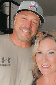 Alyssa Kenyon's Instagram, Twitter & Facebook