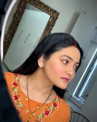 I tried to do my Wife's Makeup for the first time… not because I'm a pro,  but because she deserves to feel Extra Special ❤️✨ My Sona 😍 My Queen 👑  @girisibbu