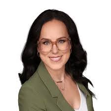 Colleen Hearn's Instagram, Twitter & Facebook